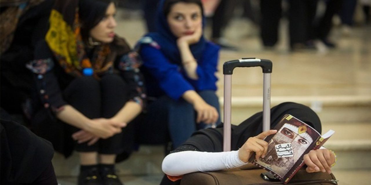 رونمایی از یک شغل زنانه در تهران: عابرزنی!